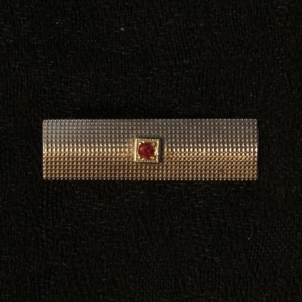 Vintage Tie Clip Silver‎ Tone Textured Bar Red Rhinestone Accent Classic Tie Bar